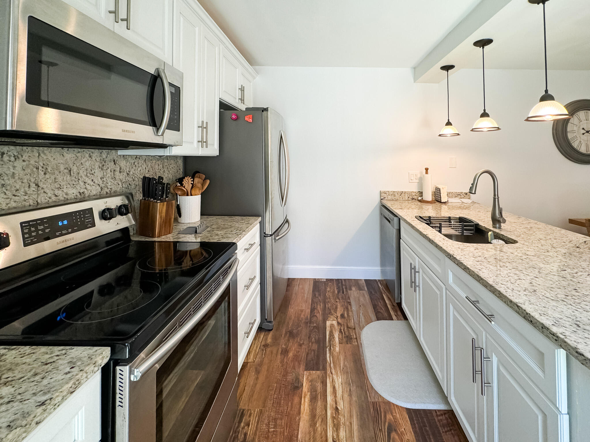 RIVER - Residential Lease