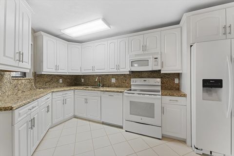 5651 Camino Del Sol 103 Boca Raton FL 33433