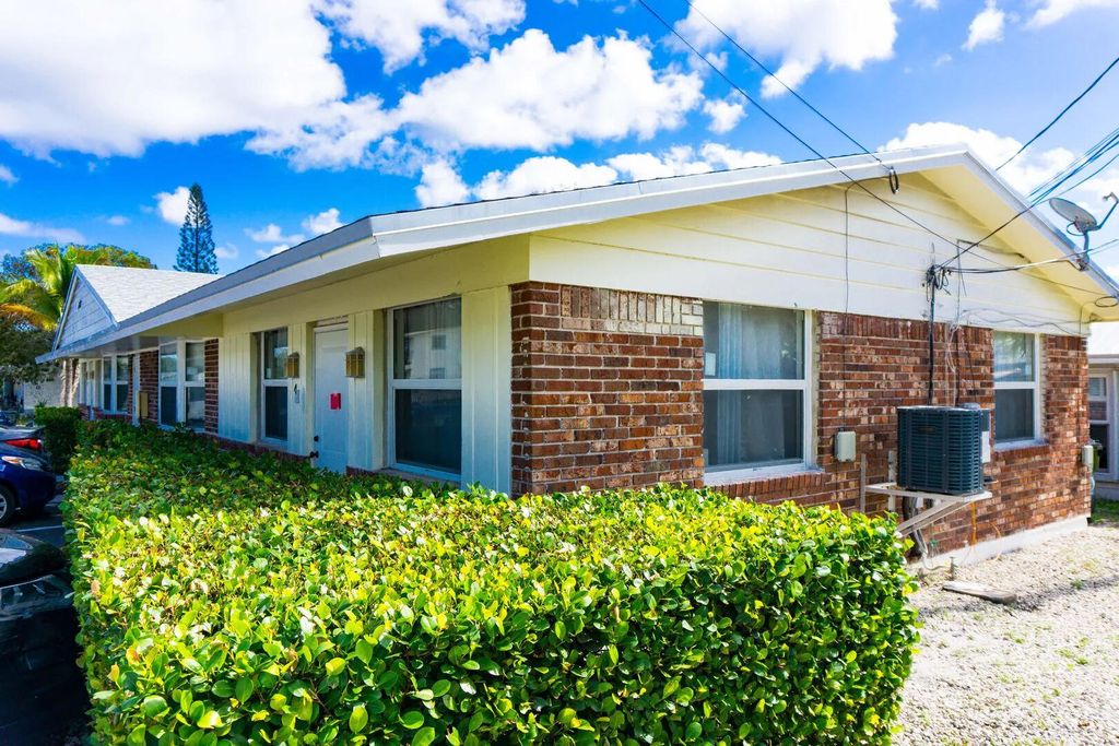 Photo of 1431 S Federal Highway #1, Lake Worth, FL 33460 (MLS # B26009028)