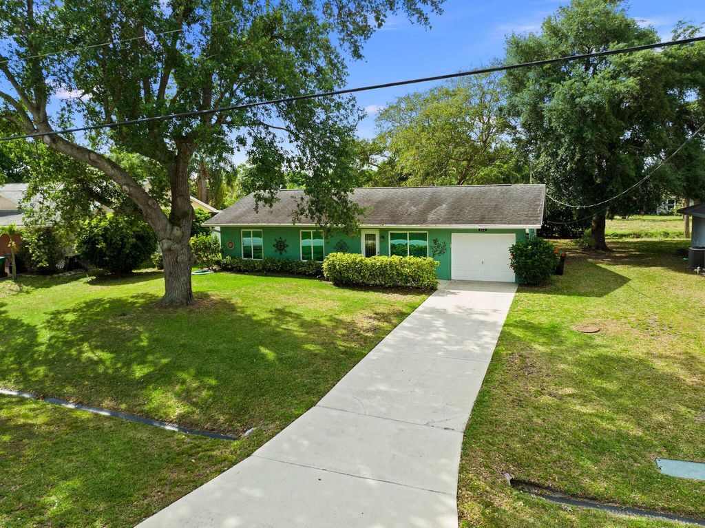 Photo of 422 SW Sansom Lane, Port Saint Lucie, FL 34953 (MLS # R10973187)