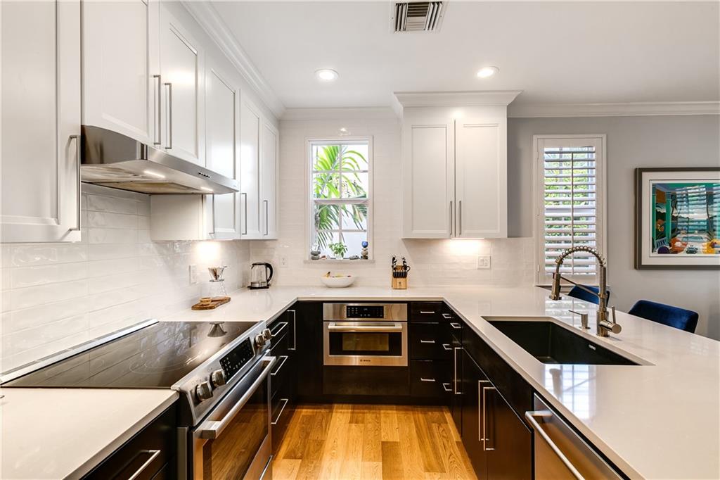 Photo 5 of 52 of 516 S Mallory Cir townhome