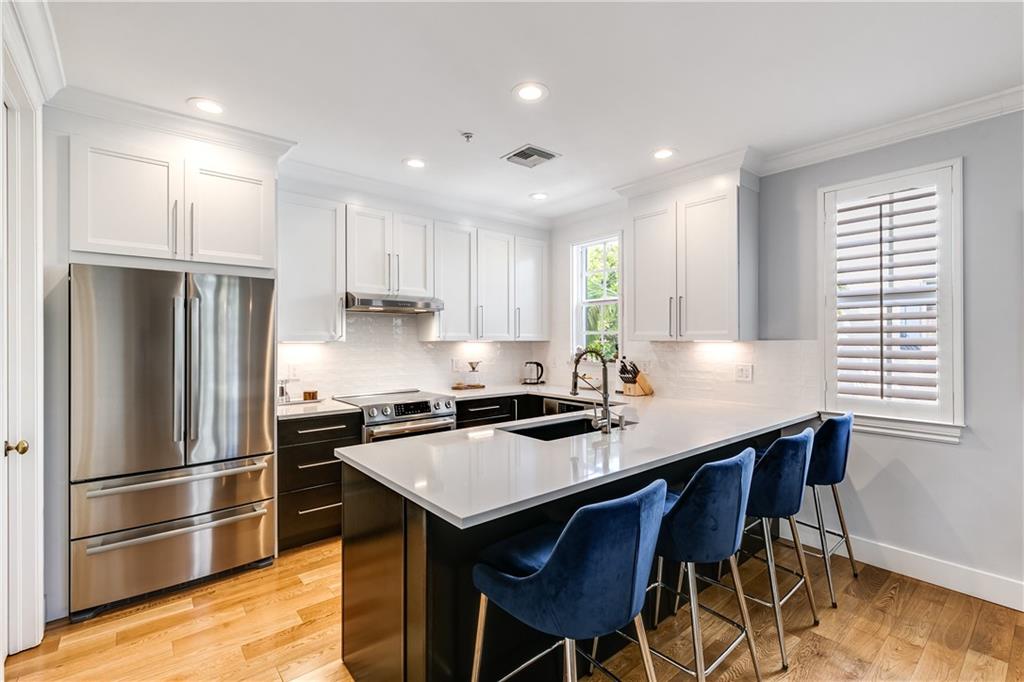 Photo 4 of 52 of 516 S Mallory Cir townhome