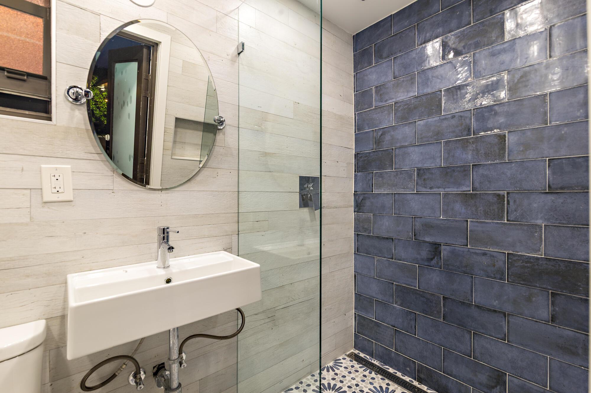 SOUTH LAKE SHORES - Residential