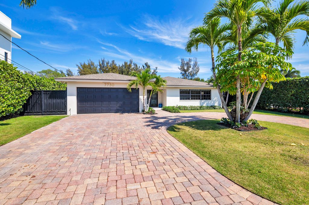 Photo of 7730 Beta Circle E, Lake Clarke Shores, FL 33406 (MLS # R11133121)