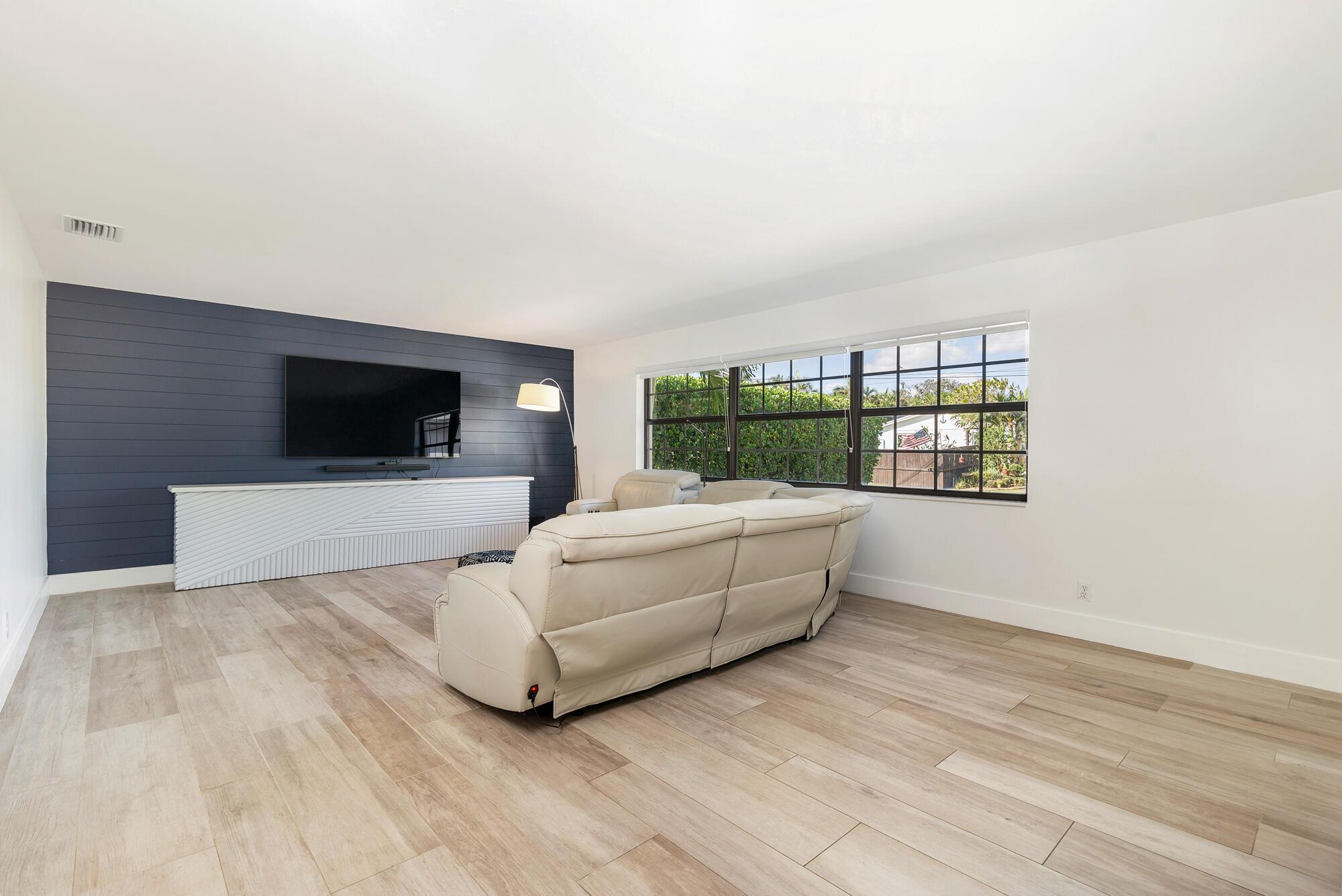 SOUTH LAKE SHORES - Residential