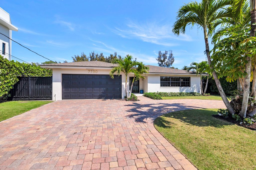 Photo of 7730 Beta Circle E, Lake Clarke Shores, FL 33406 (MLS # R11133121)