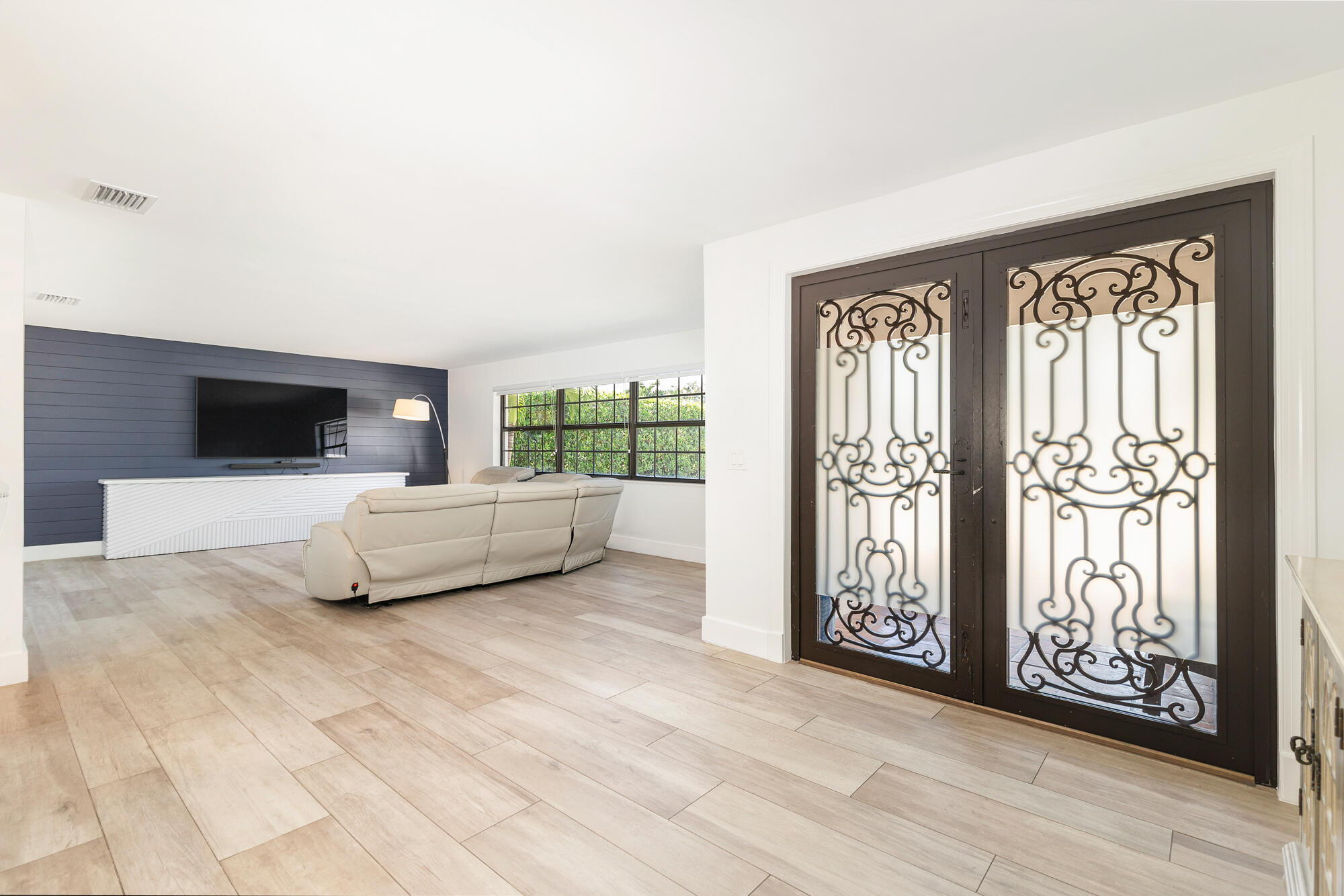 SOUTH LAKE SHORES - Residential