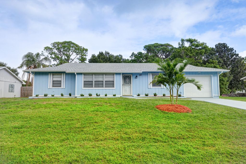 Photo of 333 SE Thanksgiving Avenue, Port Saint Lucie, FL 34984 (MLS # R10946920)