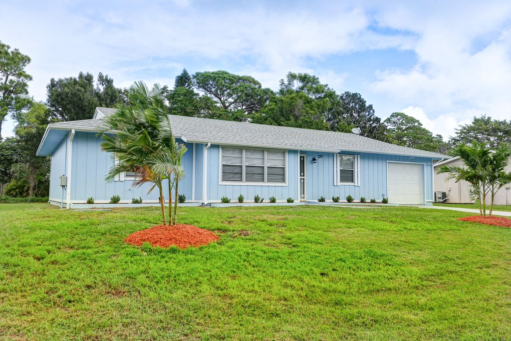Photo of 333 SE Thanksgiving Avenue, Port Saint Lucie, FL 34984 (MLS # R10946920)