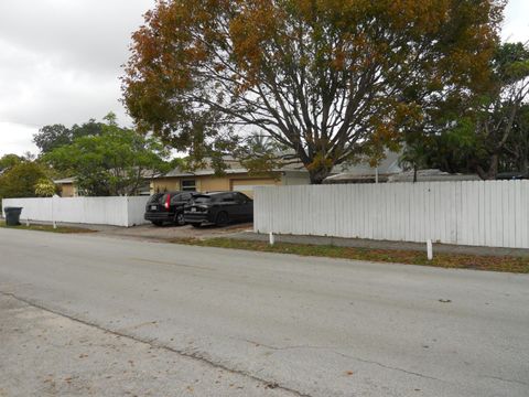 Tiny photo for 3290 NE 10th Avenue, Oakland Park, FL 33334 (MLS # B26023909)