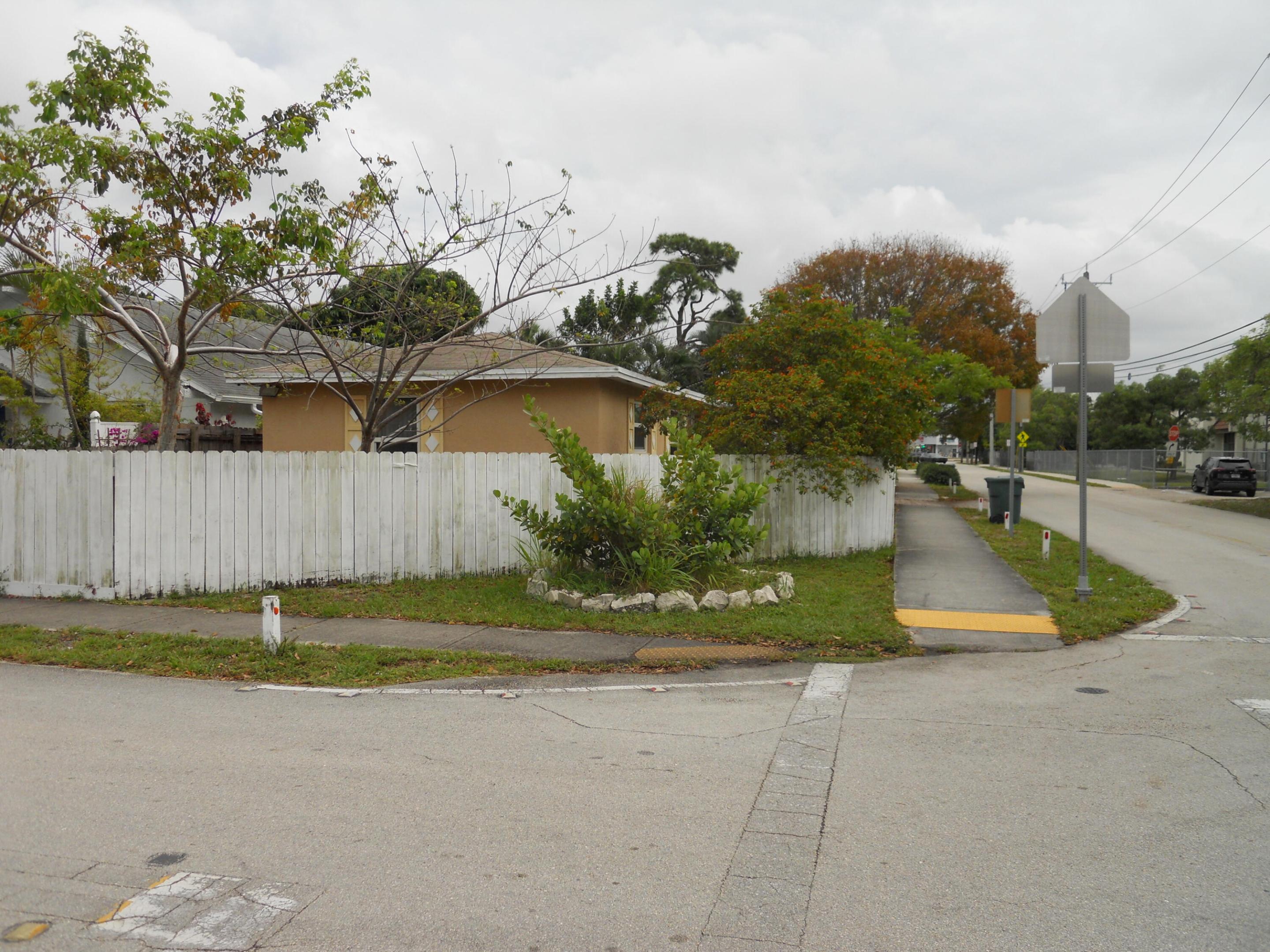 OAKLAND PARK SECOND ADD - Residential