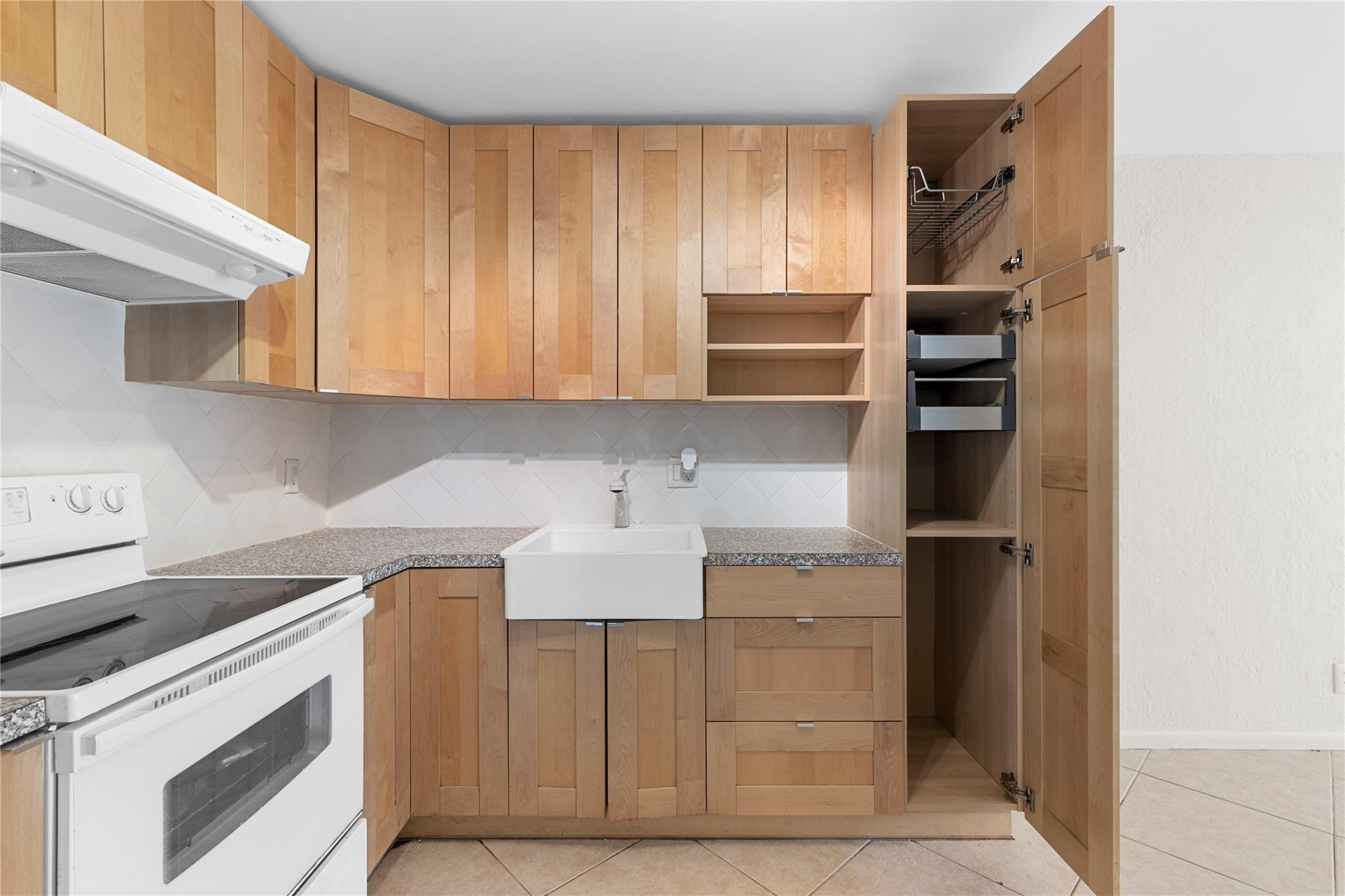 BARCELONA GARDENS CONDO - Residential