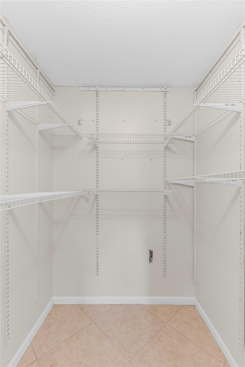 BARCELONA GARDENS CONDO - Residential