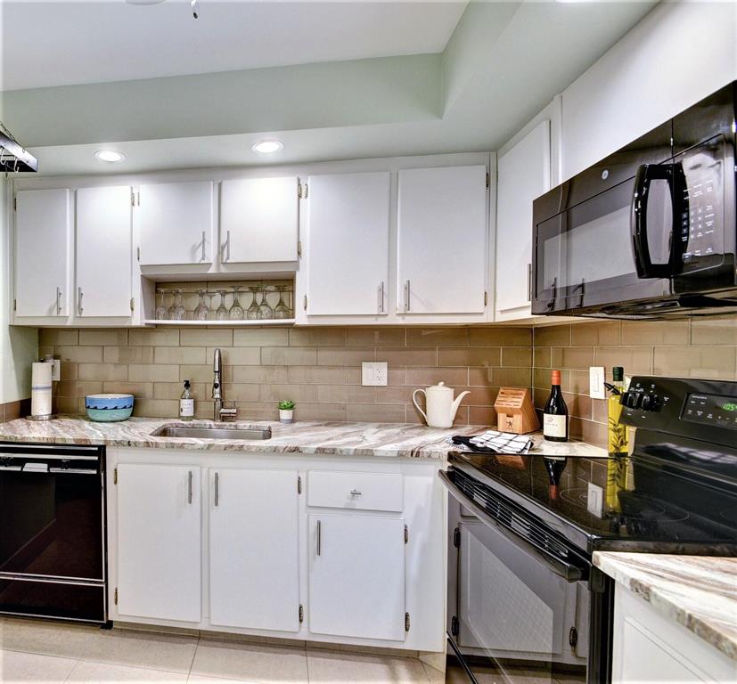 MAYFAIR HOUSE CONDO - Residential