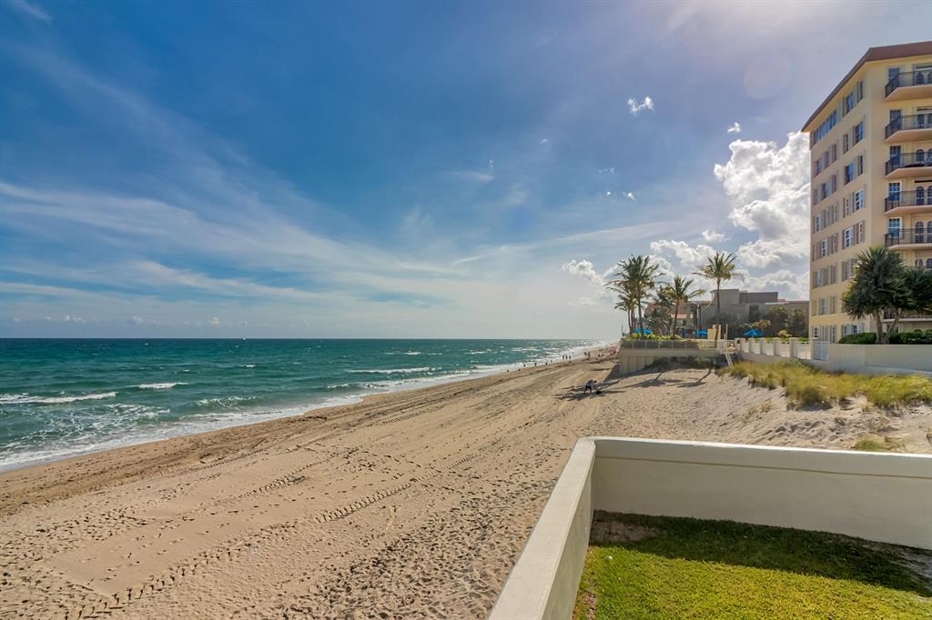 MAYFAIR HOUSE CONDO - Residential