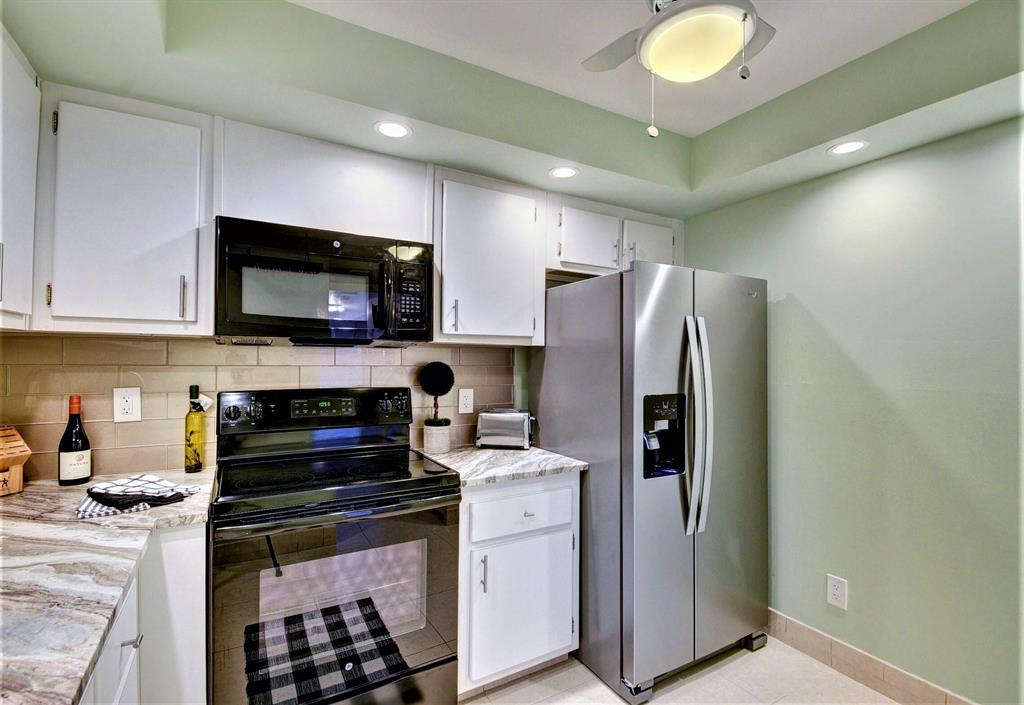 MAYFAIR HOUSE CONDO - Residential