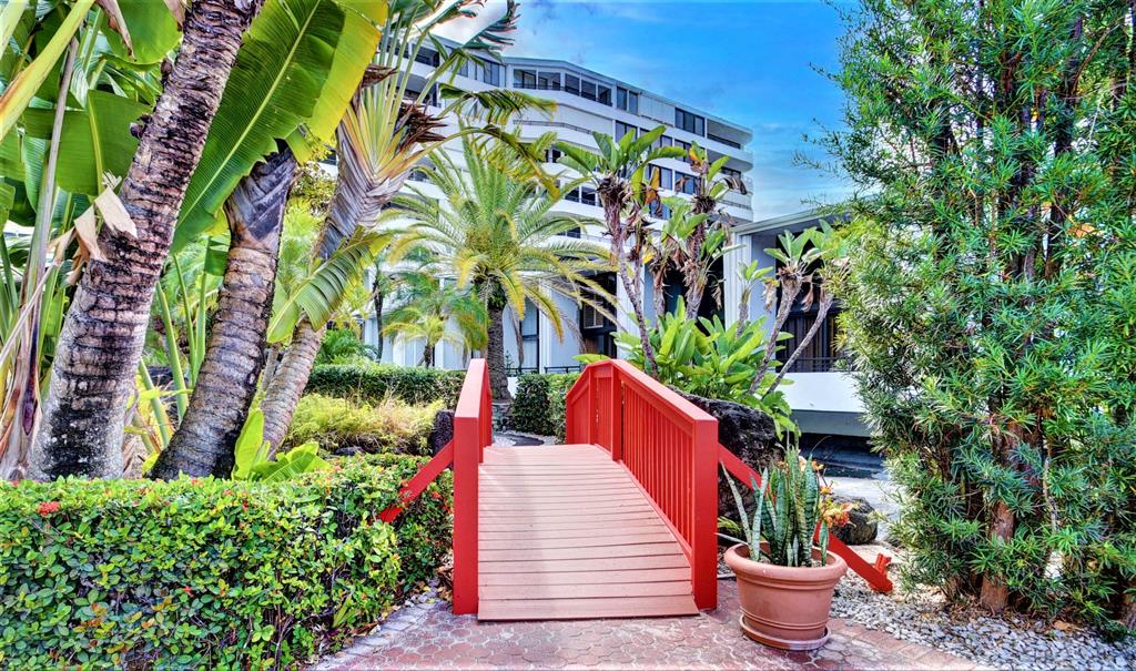 MAYFAIR HOUSE CONDO - Residential