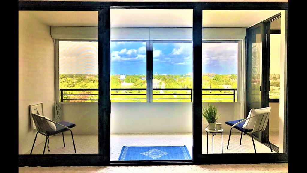 MAYFAIR HOUSE CONDO - Residential