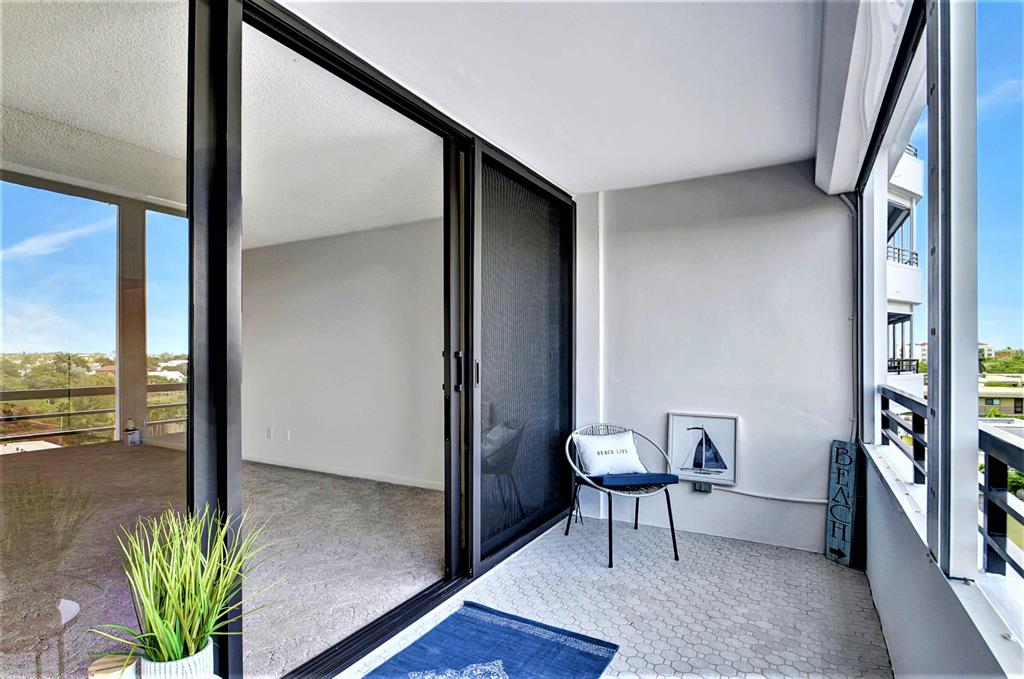 MAYFAIR HOUSE CONDO - Residential