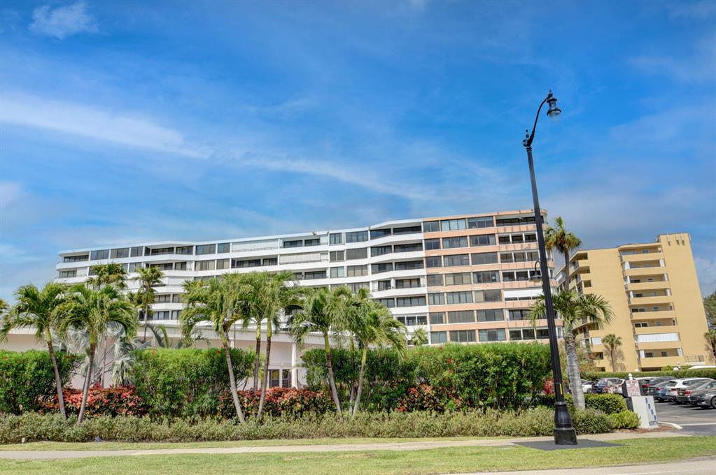 MAYFAIR HOUSE CONDO - Residential