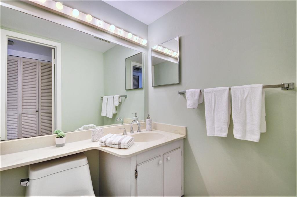 MAYFAIR HOUSE CONDO - Residential