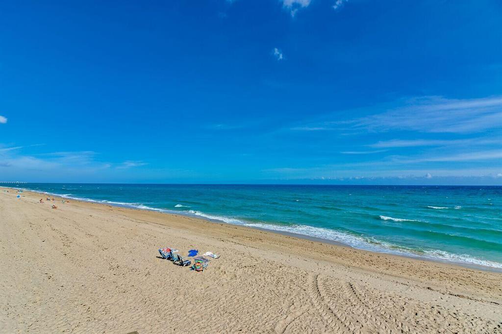 MAYFAIR HOUSE CONDO - Residential