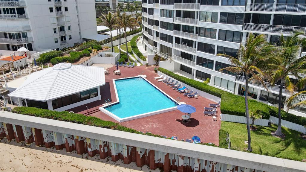 MAYFAIR HOUSE CONDO - Residential