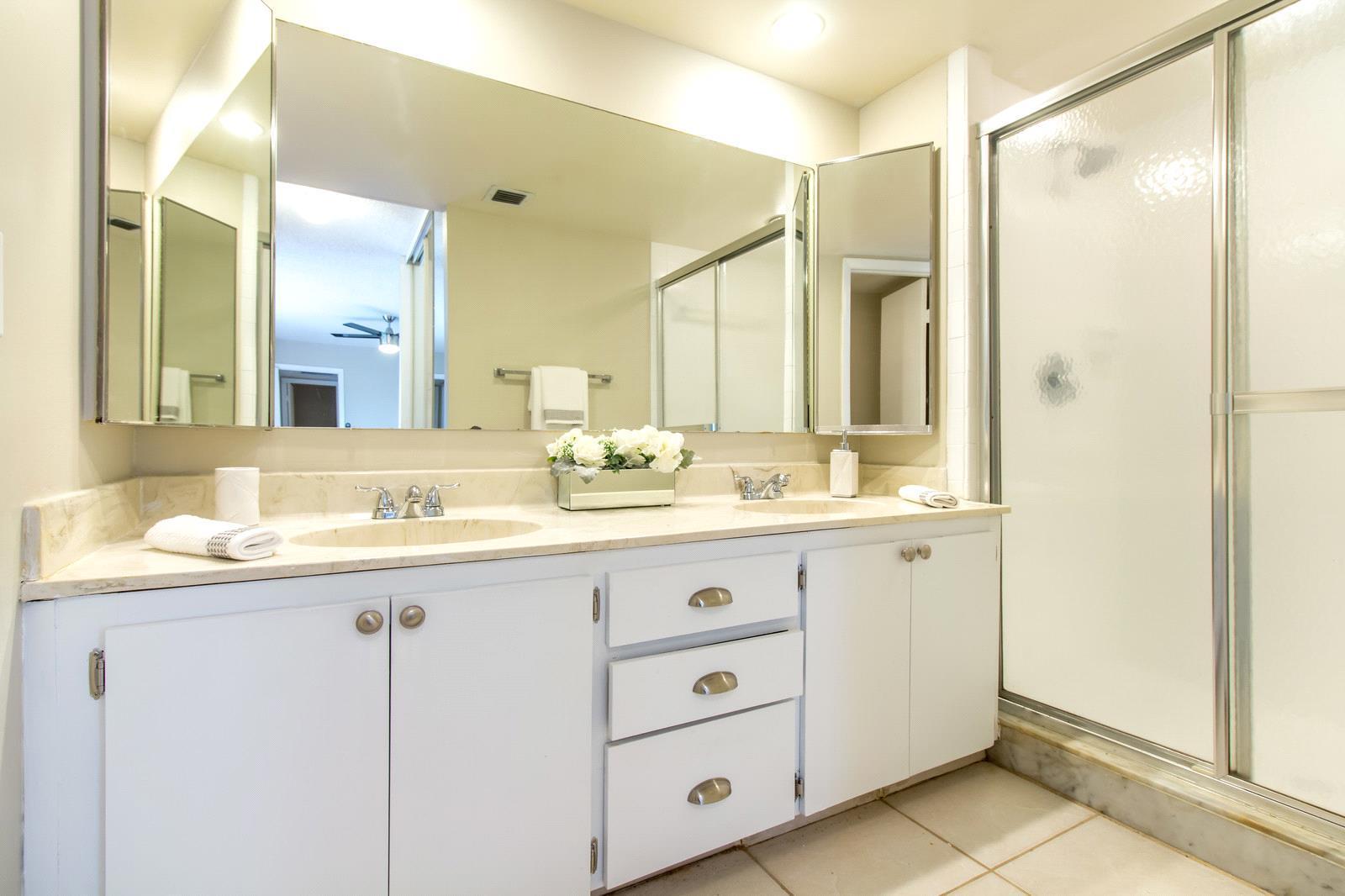 SHERWOOD LAKES - Residential