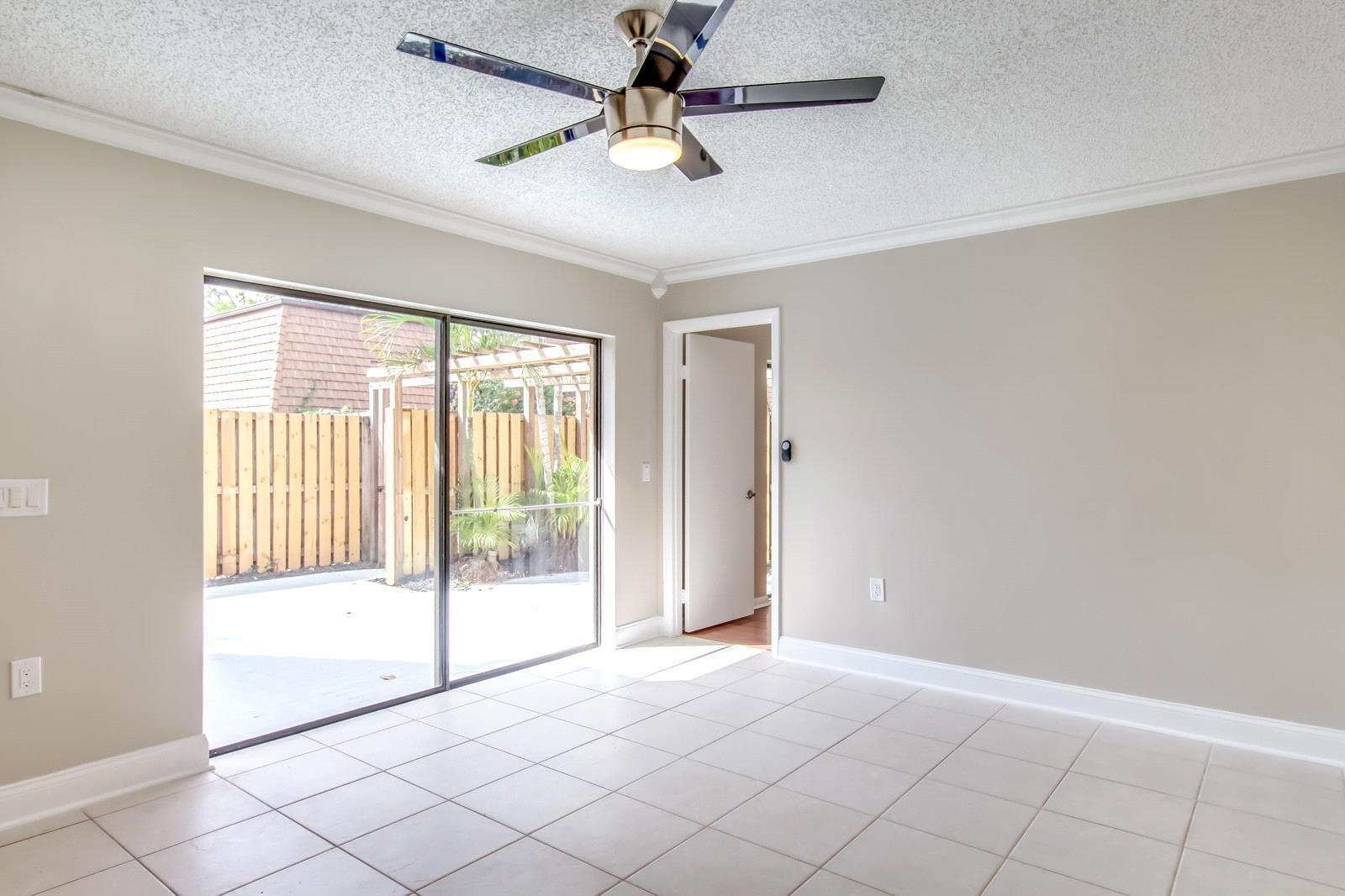 SHERWOOD LAKES - Residential