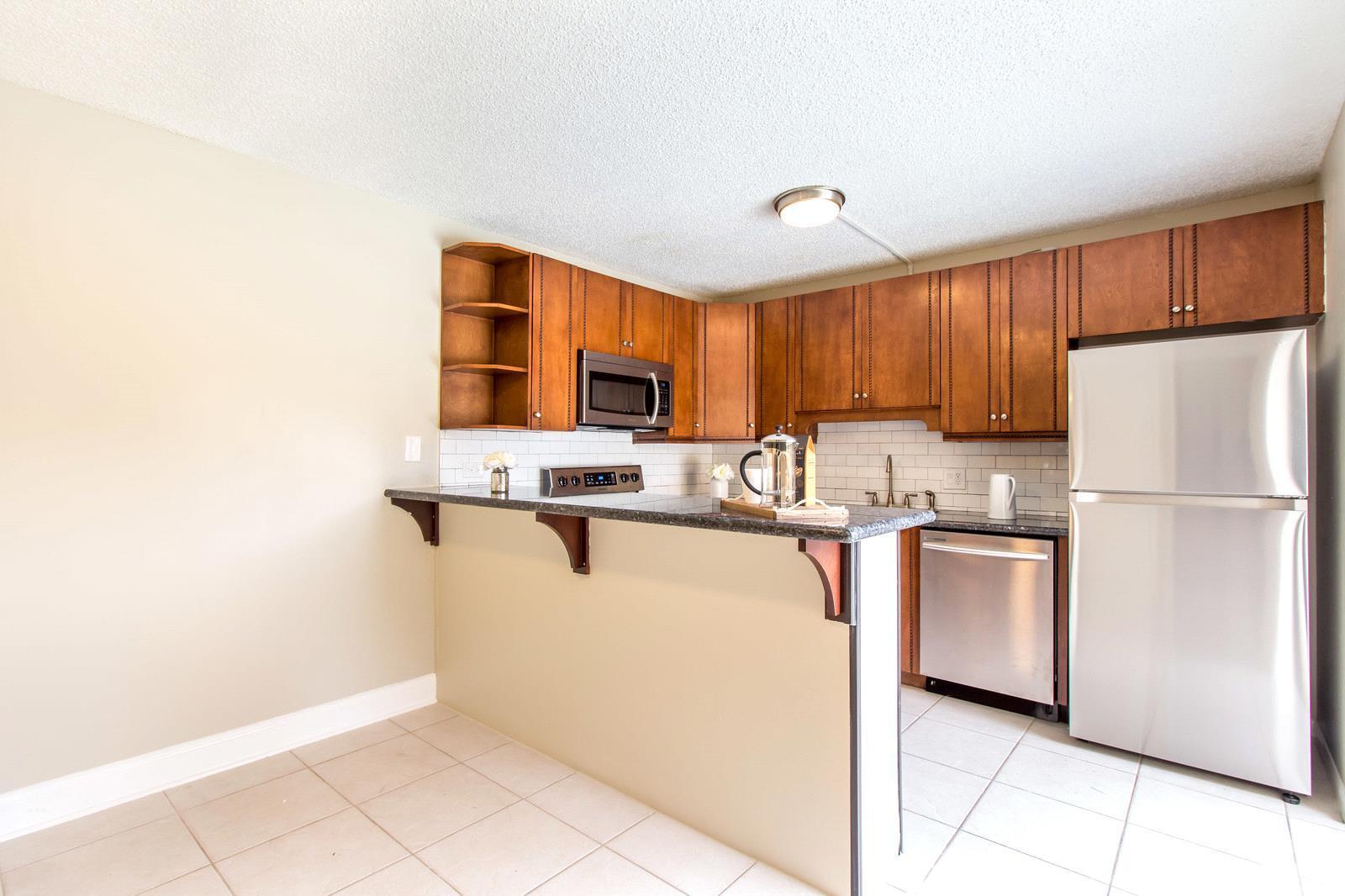 SHERWOOD LAKES - Residential