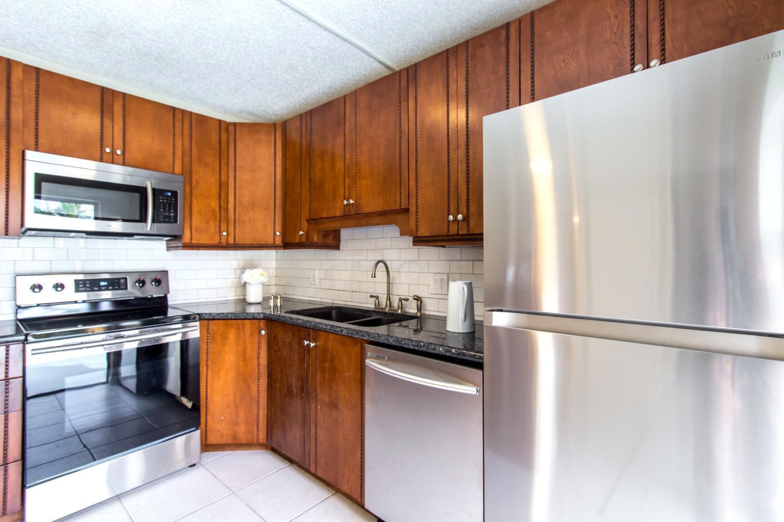 SHERWOOD LAKES - Residential