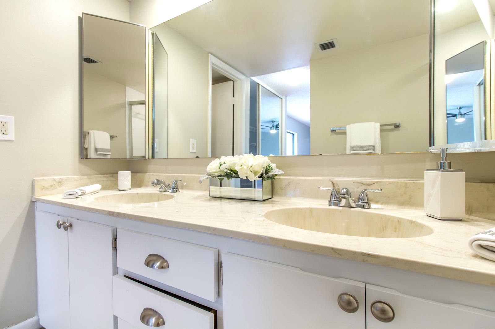 SHERWOOD LAKES - Residential