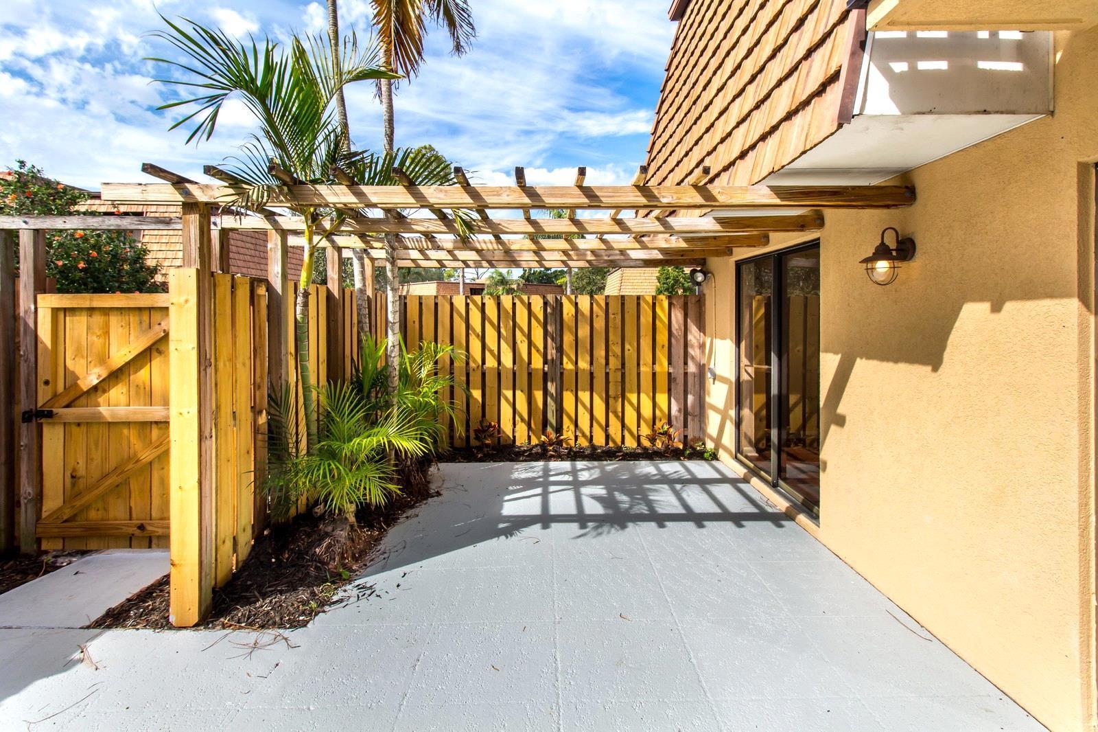 SHERWOOD LAKES - Residential