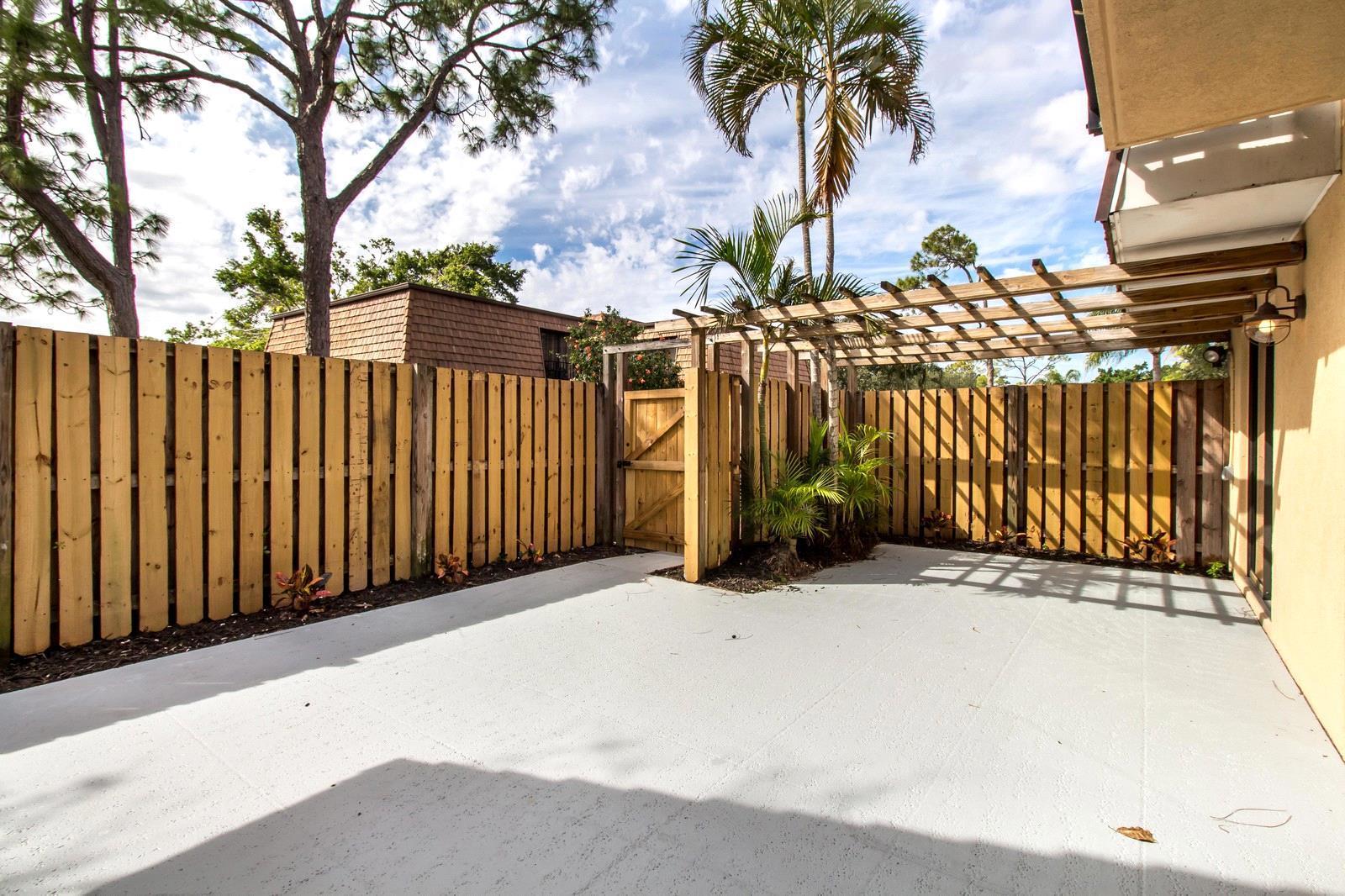 SHERWOOD LAKES - Residential