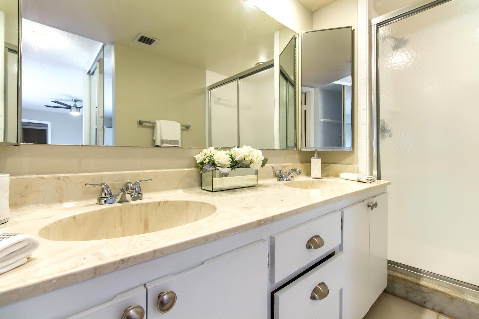 SHERWOOD LAKES - Residential