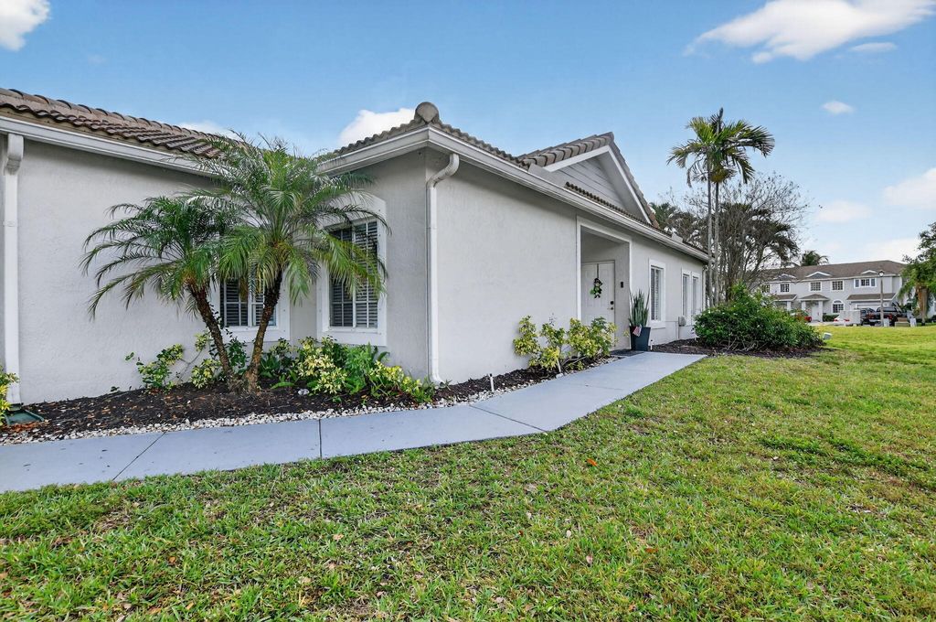 Photo of 4706 SW 13th Street, Deerfield Beach, FL 33442 (MLS # B26003118)