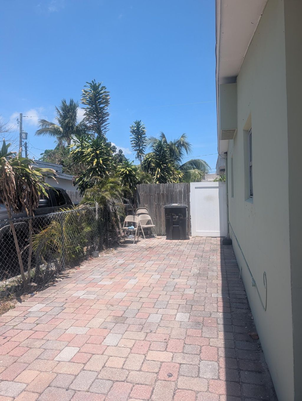 Photo of 433 Avenida #1, West Palm Beach, FL 33405 (MLS # B26023620)