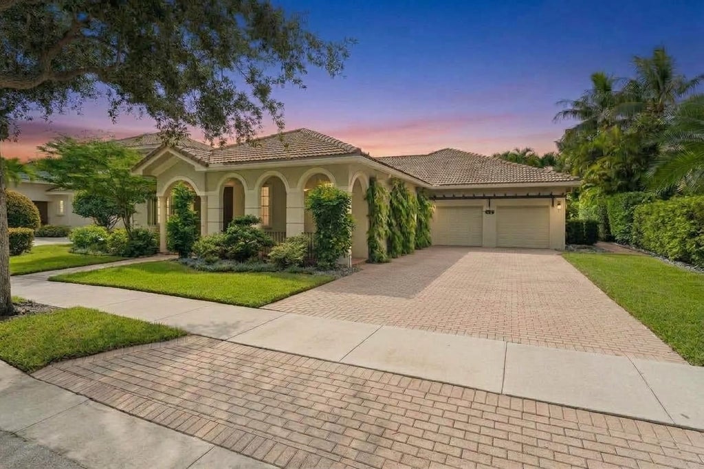 Photo of 136 Via Santa Cruz, Jupiter, FL 33458 (MLS # B26082184)