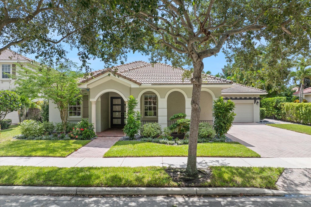 Photo of 136 Via Santa Cruz, Jupiter, FL 33458 (MLS # B26082184)