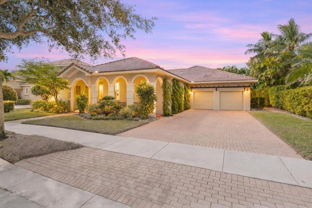 Photo of 136 Via Santa Cruz, Jupiter, FL 33458 (MLS # B26082184)
