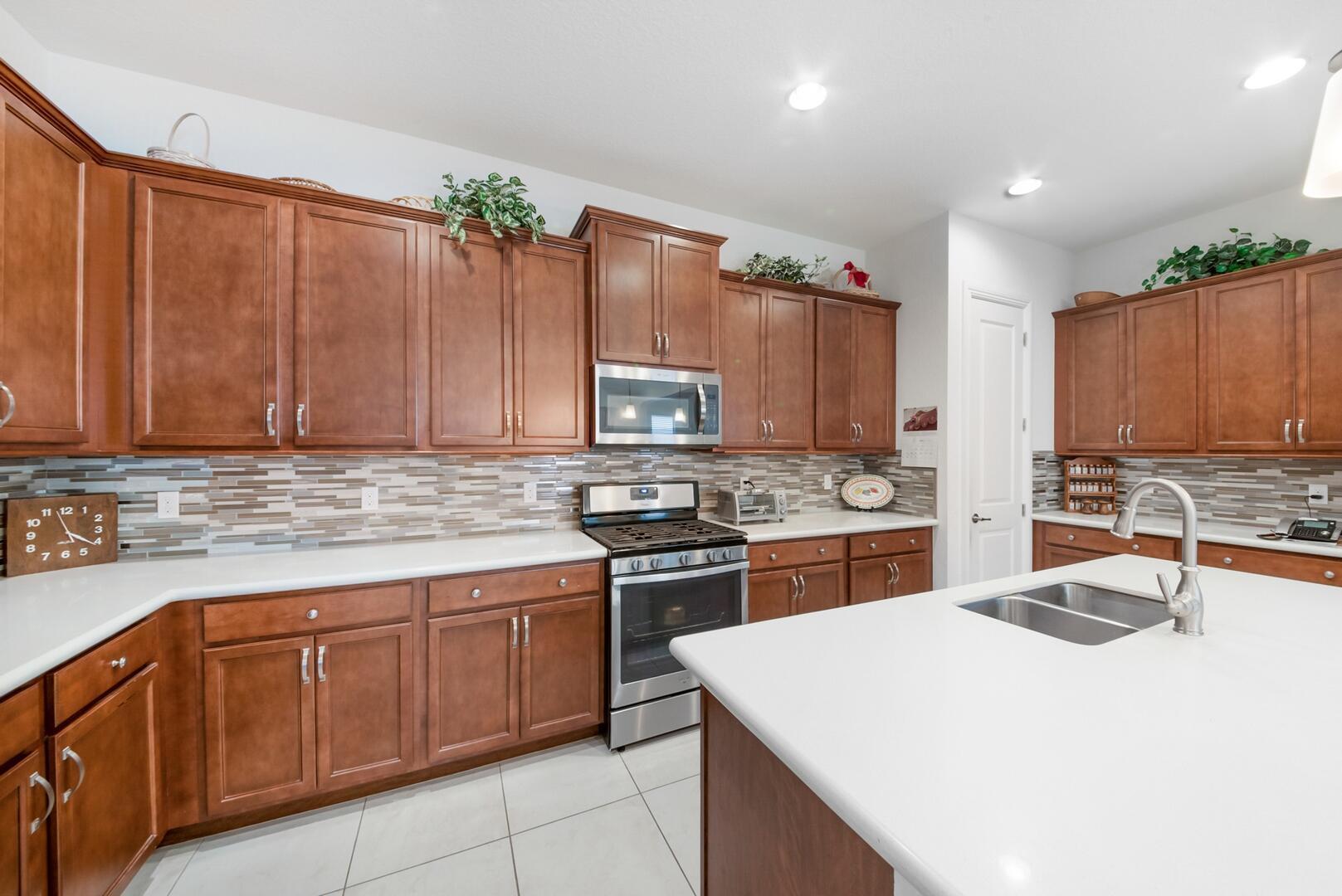 PALM MEADOWS ESTATES - Residential