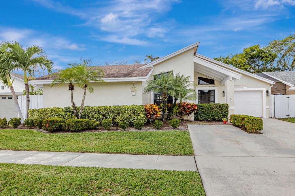 Photo of 21356 SUMMERTRACE Circle, Boca Raton, FL 33428 (MLS # B26068617)