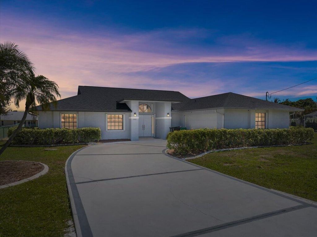 Photo of 1902 SE Gaskins Circle, Port Saint Lucie, FL 34952 (MLS # B26030731)