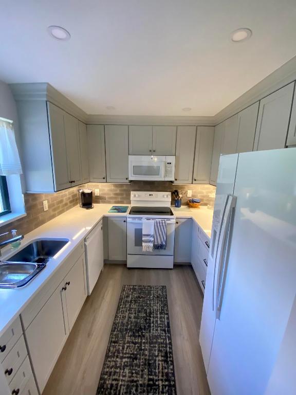 SOUTH RIVER VILLAGE THREE CONDO - Residential Lease