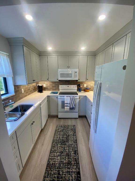 SOUTH RIVER VILLAGE THREE CONDO - Residential Lease