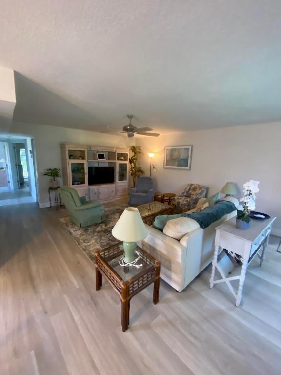 SOUTH RIVER VILLAGE THREE CONDO - Residential Lease