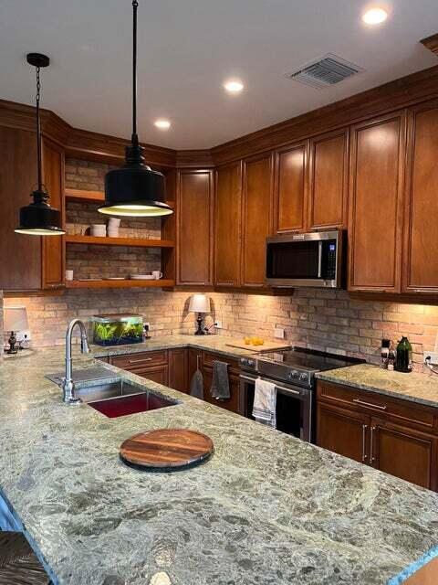 SADDLE TRAIL PARK OF WELLINGTON - Residential Lease