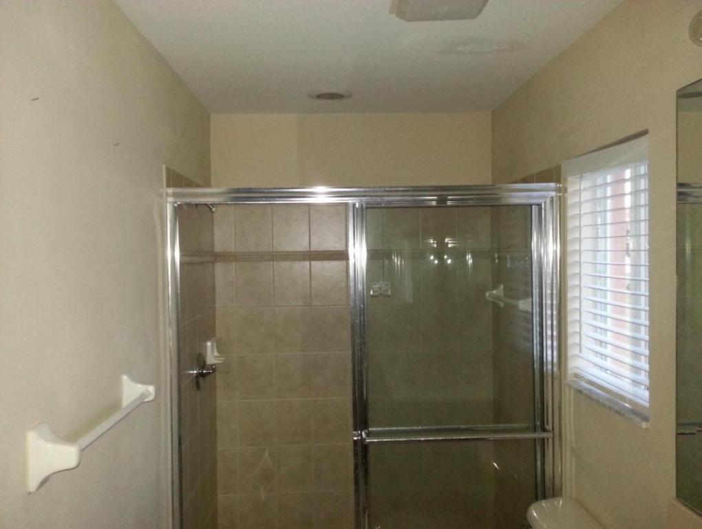 FIRST REPLAT OF PORTOFINO ISLES - Residential Lease