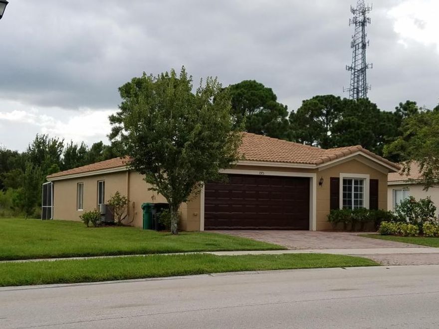 Price reduced. wow, rare find in Newport Isles, Single family home, back to preserve, walk to Pool and Park. 4bd 2ba lovely home.
community offers Pools, tennis, beach ball, Gym, clubhouse, 24 hours security and FREE INTERNET. HOA SEC DEPOSIT PAID BY OWNER.