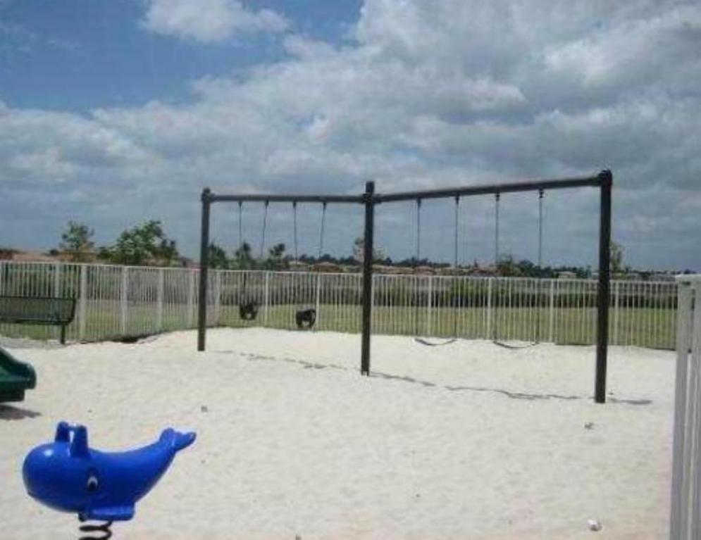 FIRST REPLAT OF PORTOFINO ISLES - Residential Lease